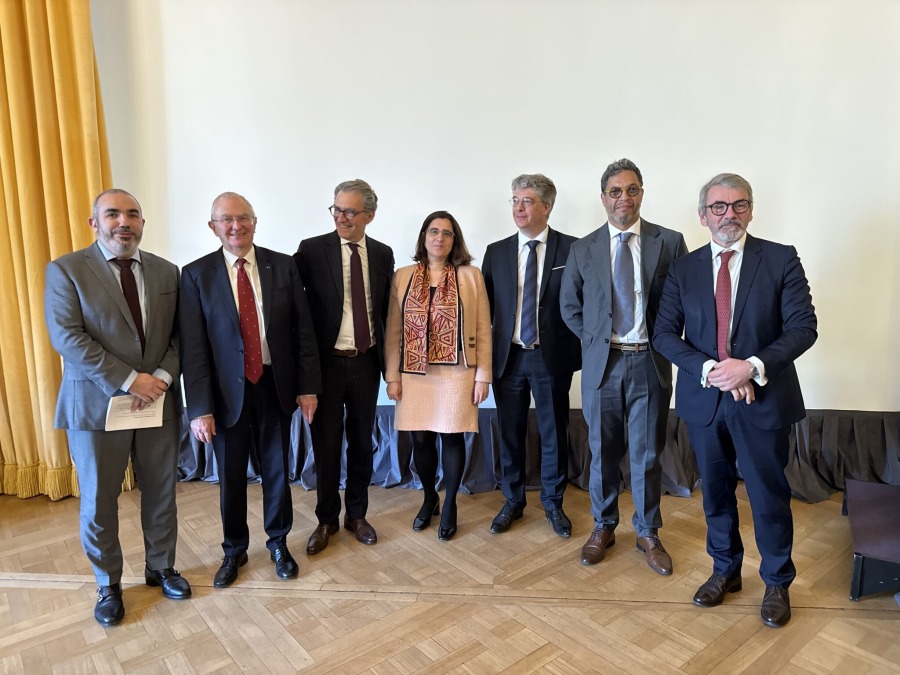 Karim Essemiani avec l'ensemble des intervenants à l'IFPImm pour parler de logement pour salariés dans le Grand Ouest